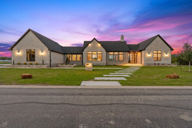 Virtual tour of 501 Rawhide LN