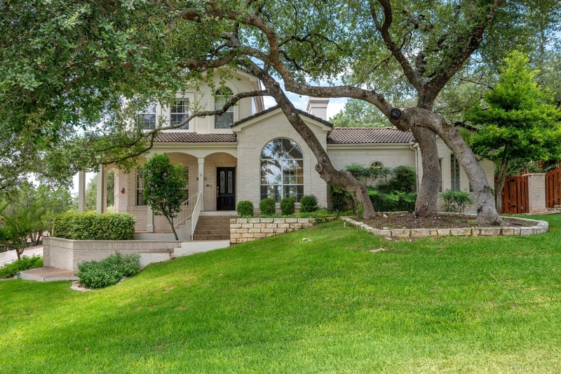 Virtual tour of 501 Rolling Green DR