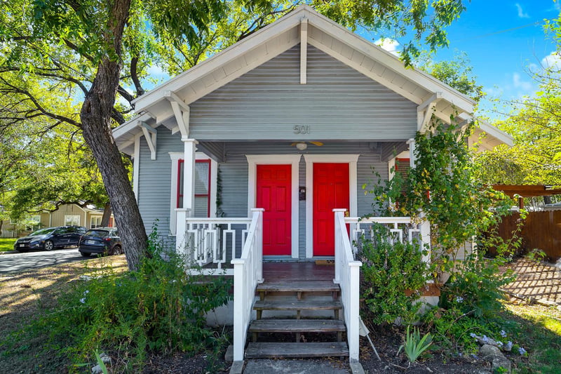 Virtual tour of 501 W 41st ST