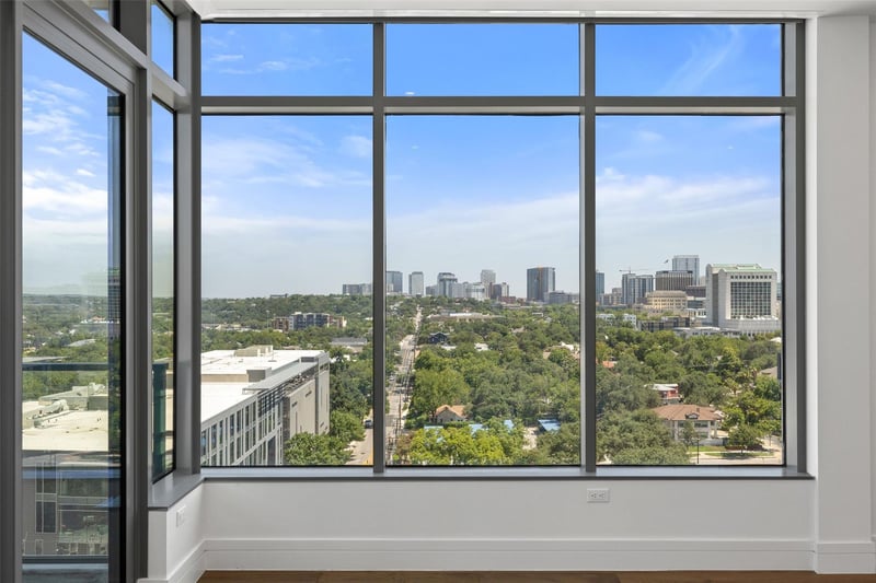 Virtual tour of 501 West Ave Unit #1304