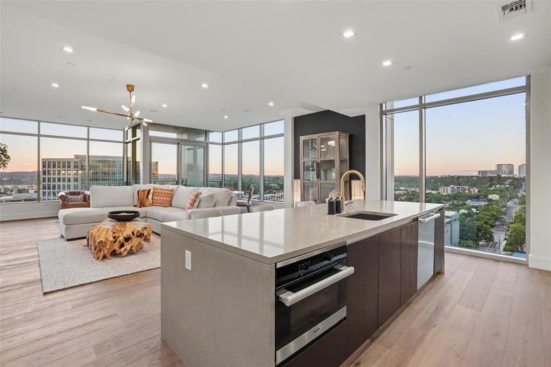 Virtual tour of 501 West Ave Unit #1604