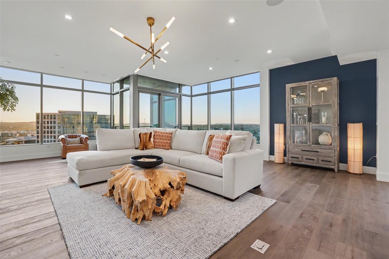 Virtual tour of 501 West Ave Unit #1604