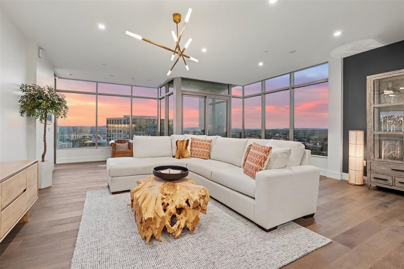 Virtual tour of 501 West Ave Unit #1604