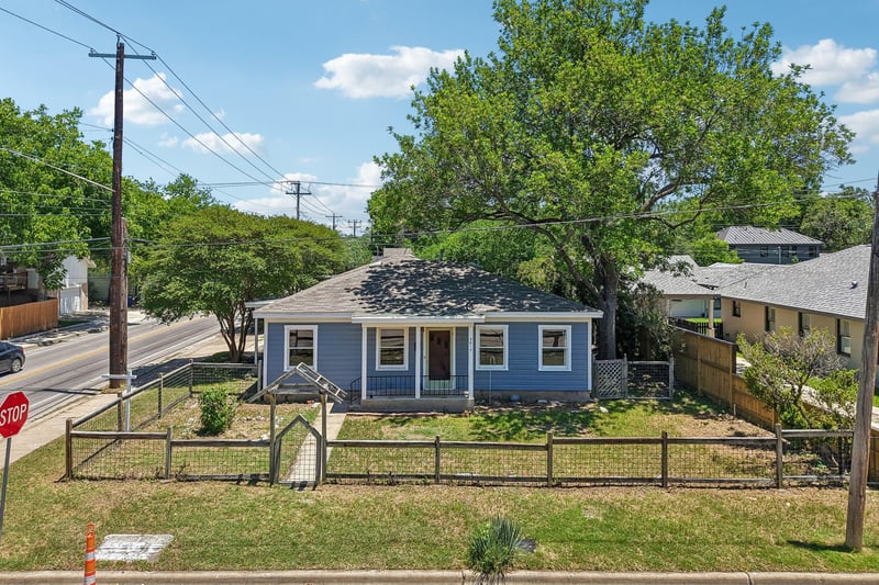 Virtual tour of 5015 Avenue G