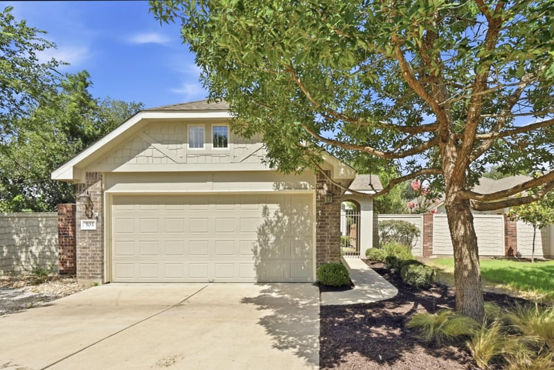 Virtual tour of 503 Stonewood LN