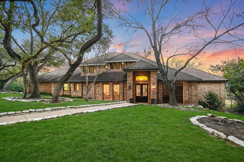 Virtual tour of 504 Konstanty Cir
