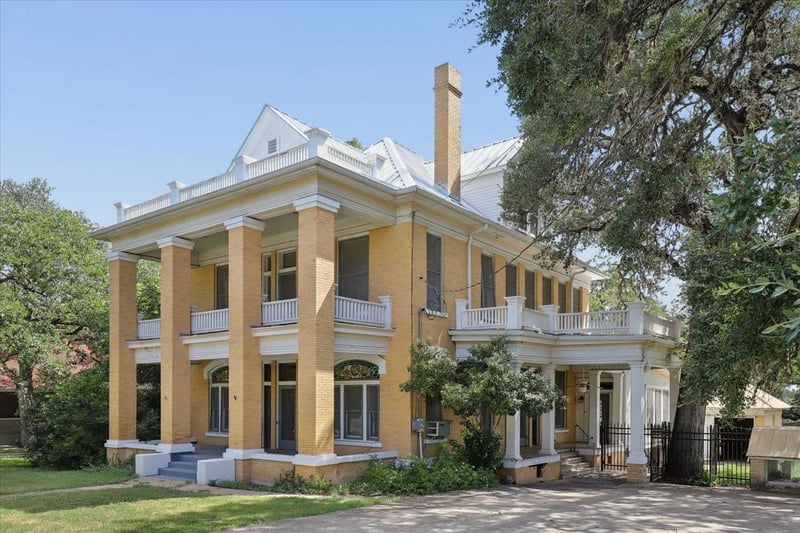 Virtual tour of 504 S Main ST