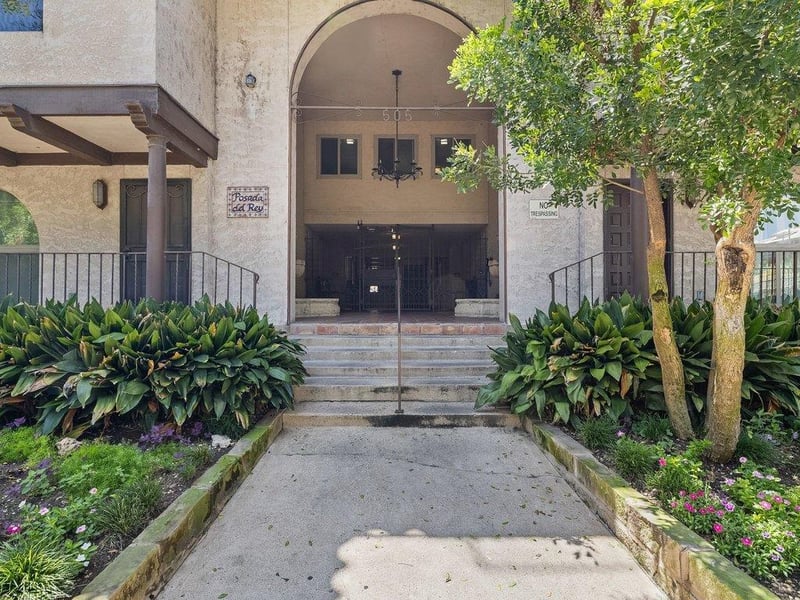 Virtual tour of 505 W 7th ST Unit #115