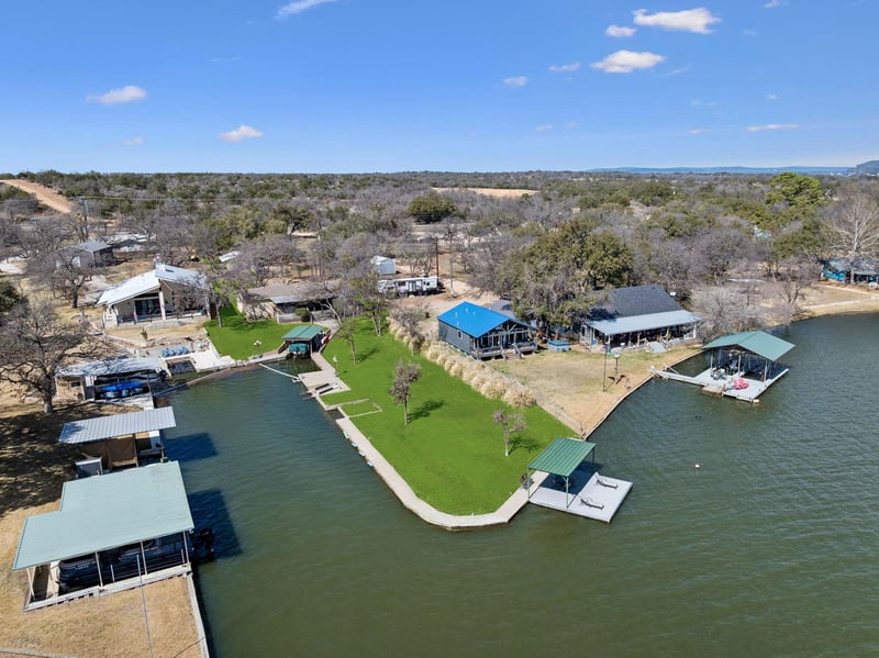 Virtual tour of 506 Ranch Road 2233