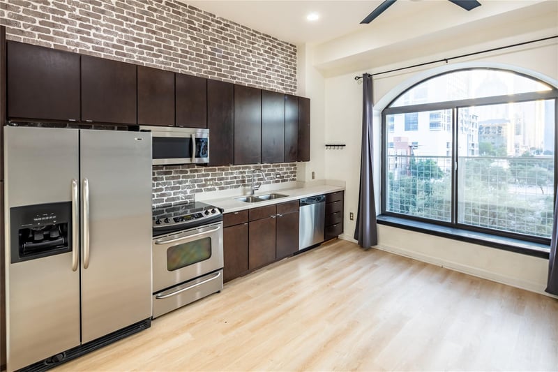 Virtual tour of 507 Sabine ST Unit #404