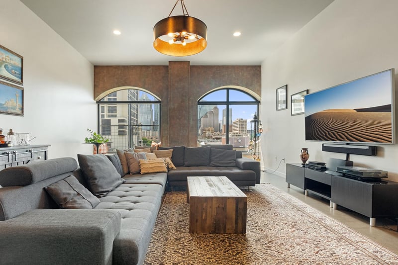 Virtual tour of 507 Sabine ST Unit #605