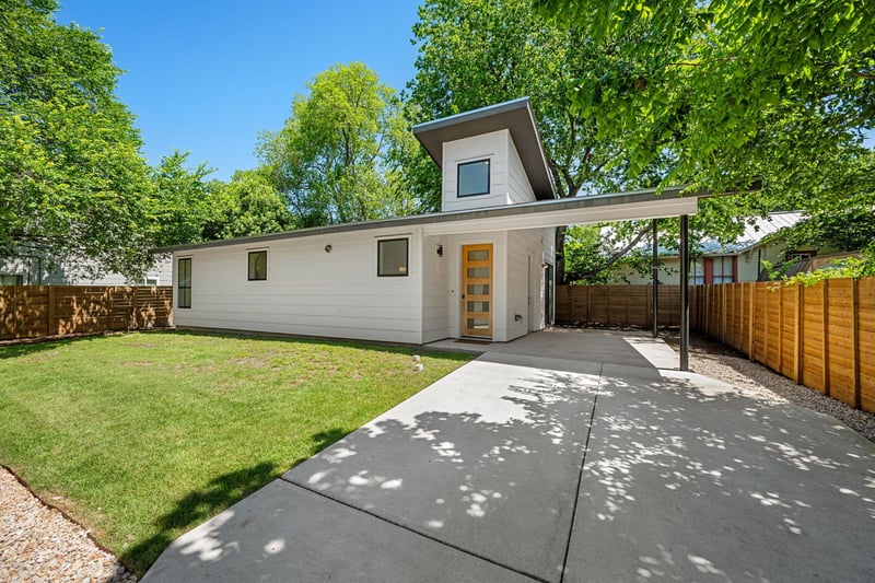 Virtual tour of 508 Capitol DR Unit #2