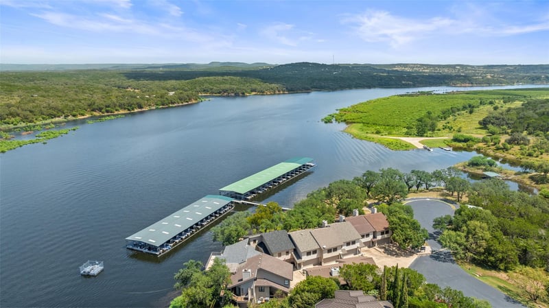 Virtual tour of 508 Harbor DR Unit #5