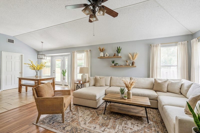 Virtual tour of 510 Maybrook DR