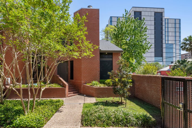 Virtual tour of 510 W 18TH ST Unit #113