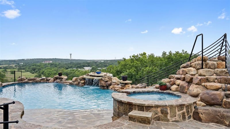 Virtual tour of 5102 Long Arrow CYN
