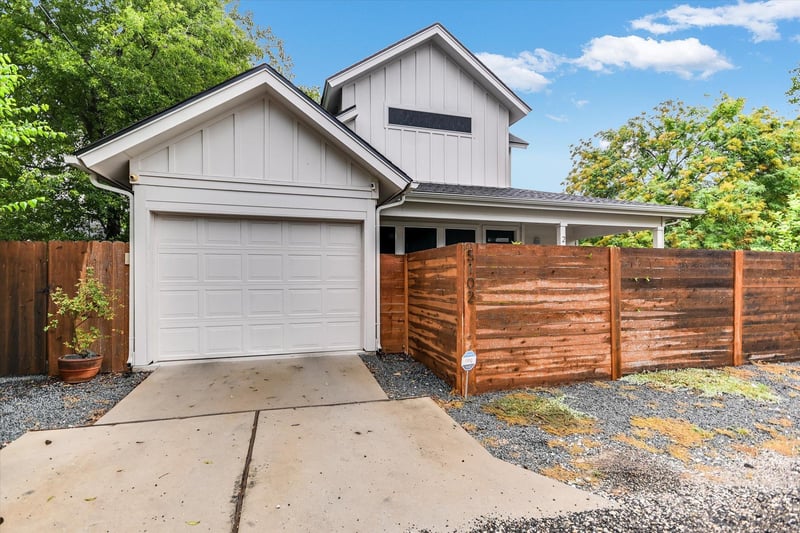 Virtual tour of 5102 Martin Ave Unit #2