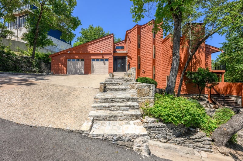 Virtual tour of 5104 Beverly Hills DR