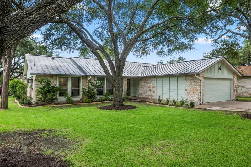 Virtual tour of 5104 Trail West DR