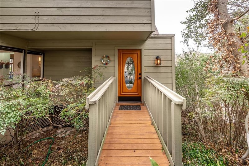Virtual tour of 5105 Beverly Hills Dr