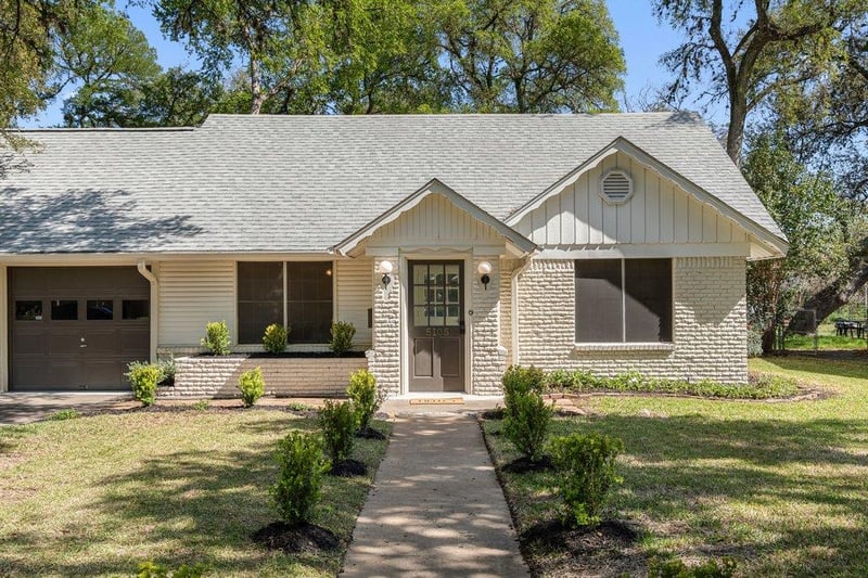 Virtual tour of 5105 Plumas Ln