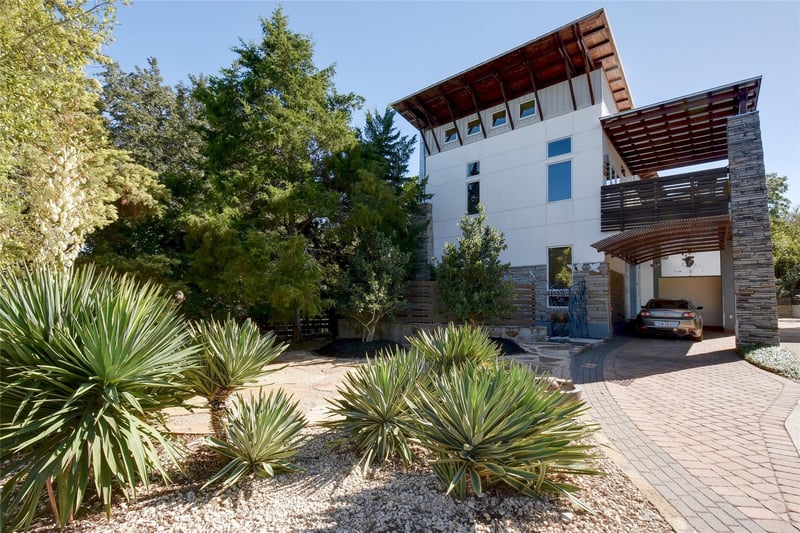 Virtual tour of 511 E Monroe ST Unit #A