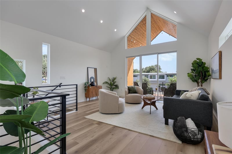 Virtual tour of 511 South Park Dr Unit #2