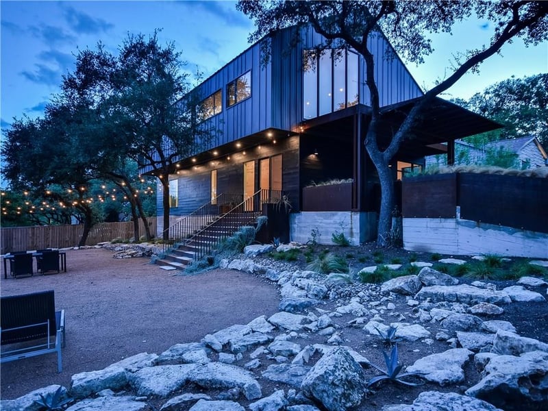 Virtual tour of 5111 Crestway Dr