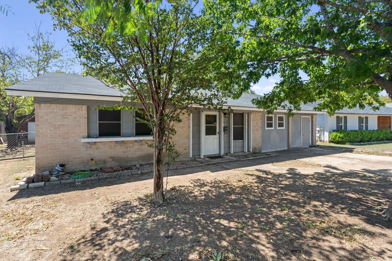 Virtual tour of 5111 Meadow Creek DR