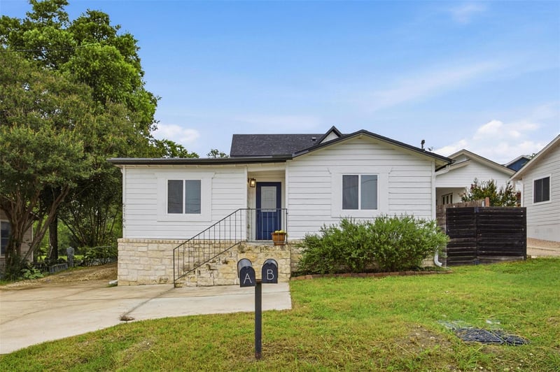 Virtual tour of 5116 Heflin LN Unit #1
