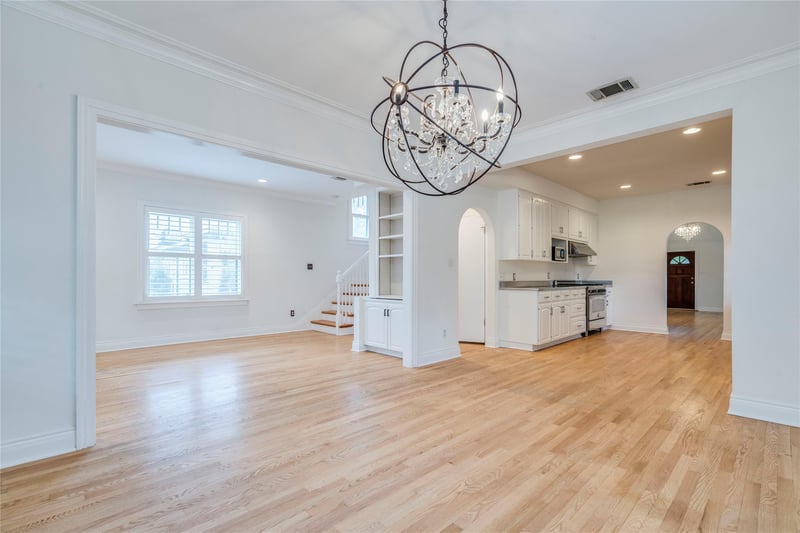 Virtual tour of 512 E 49th ST Unit #A