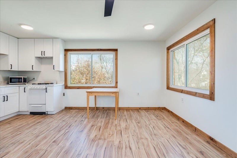 Virtual tour of 512 E 49th Unit B ST Unit #B