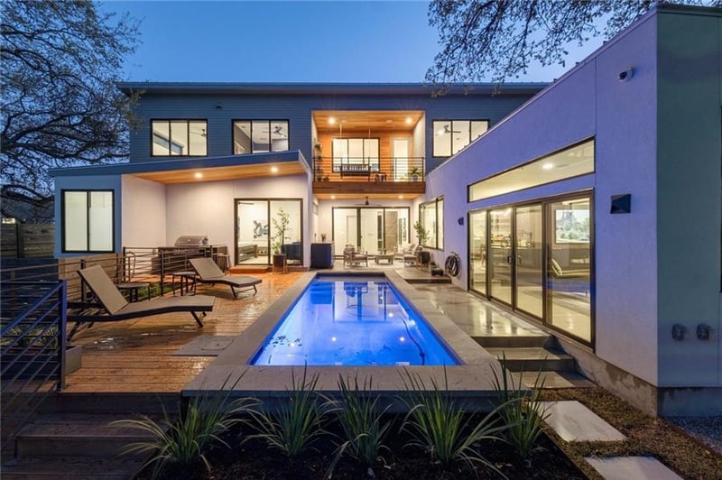 Virtual tour of 512 South Park DR