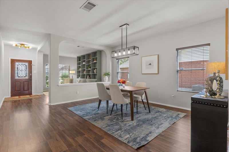 Virtual tour of 513 Friendship Cv