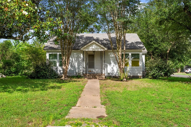 Virtual tour of 513 N Avenue F