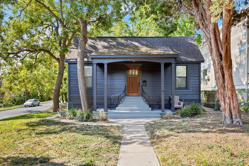 Virtual tour of 515 E Monroe ST