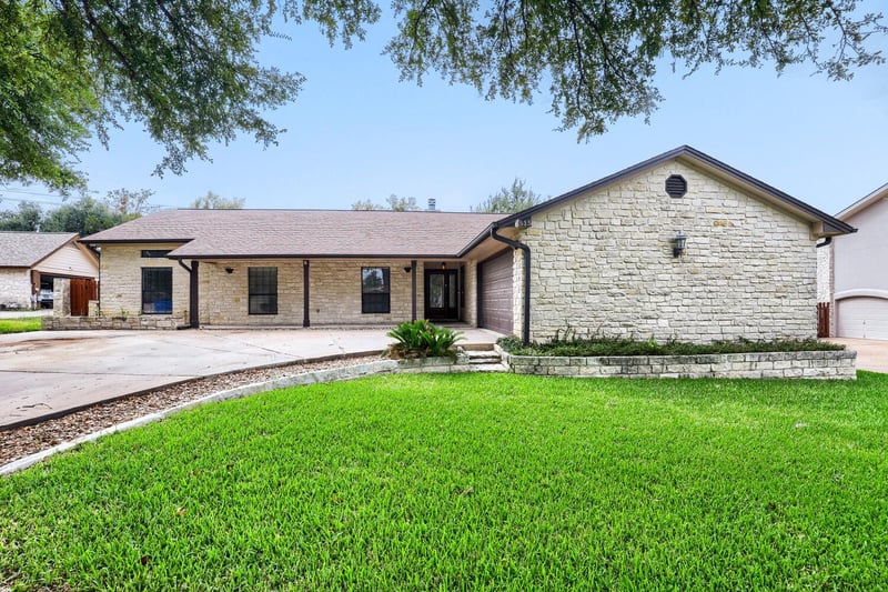 Virtual tour of 515 Rolling Green Dr
