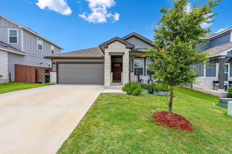 Virtual tour of 516 Loriner WAY