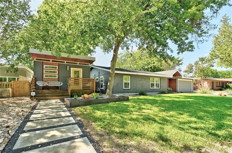 Virtual tour of 5207 Robinsdale Ln
