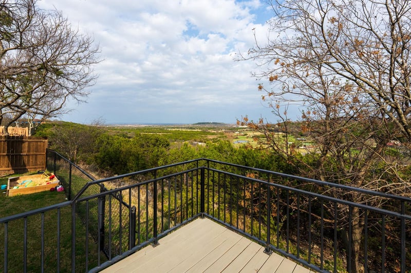 Virtual tour of 522 Skyline DR