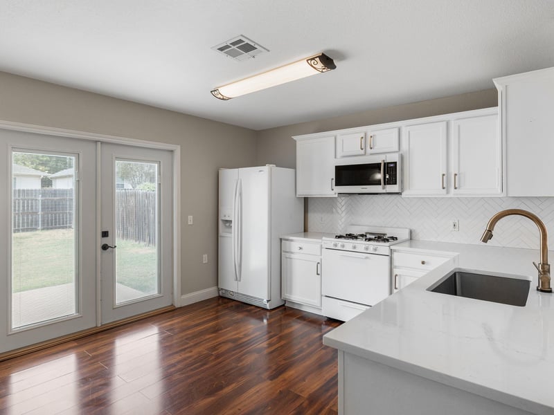 Virtual tour of 5220 Hutchinson Dr