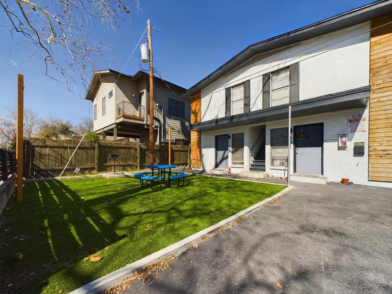 Virtual tour of 5300 Guadalupe ST Unit #6206