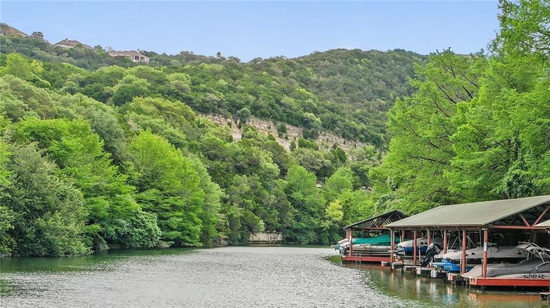 Virtual tour of 5306 N Scout Island CIR