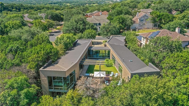 Virtual tour of 5312 N Scout Island CIR