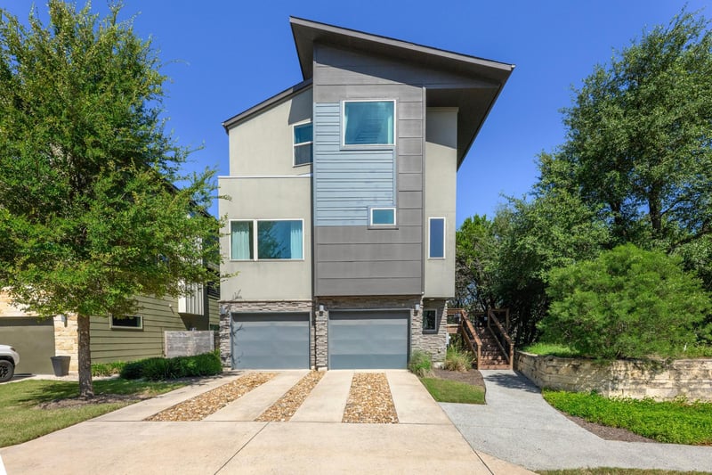 Virtual tour of 5315 La Crosse Ave Unit #1