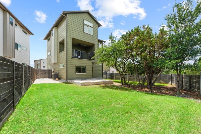 Virtual tour of 5315 La Crosse Ave Unit #11