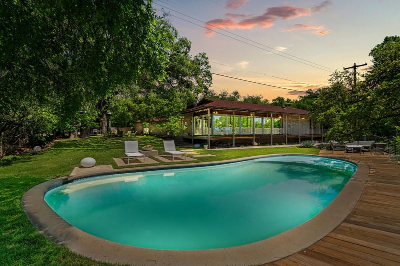 Virtual tour of 5322 Western Hills Dr