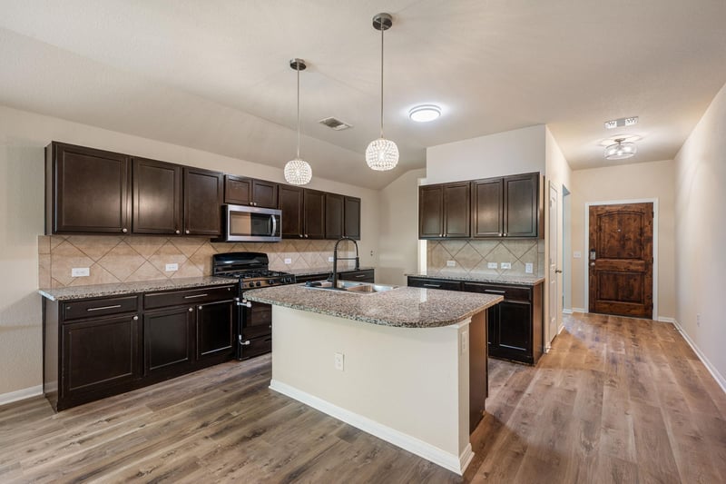 Virtual tour of 533 Luna Vista DR