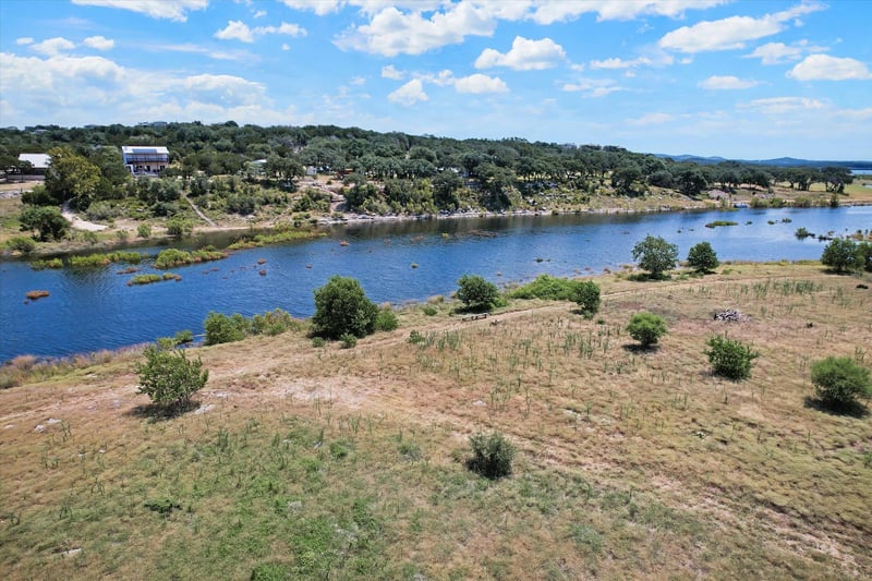 Virtual tour of 539 Clay RDG