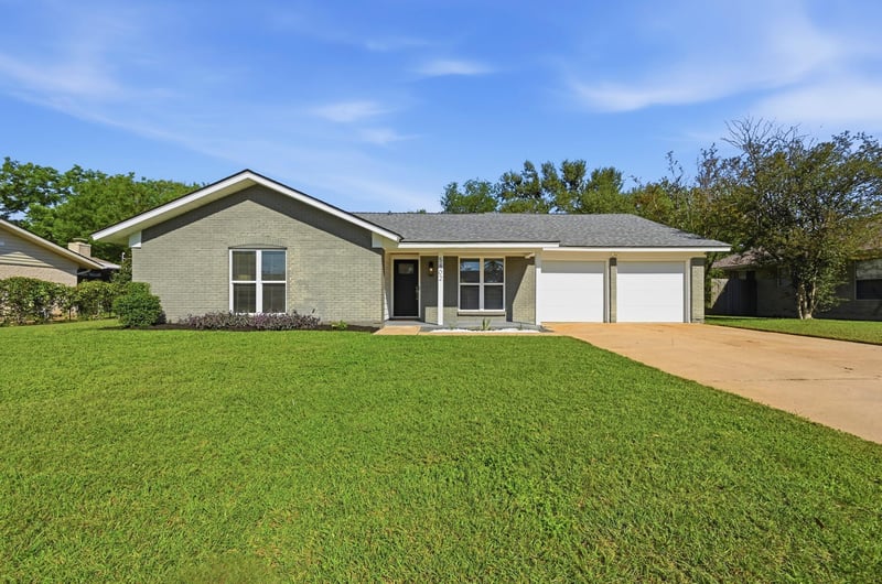 Virtual tour of 5402 Basswood LN
